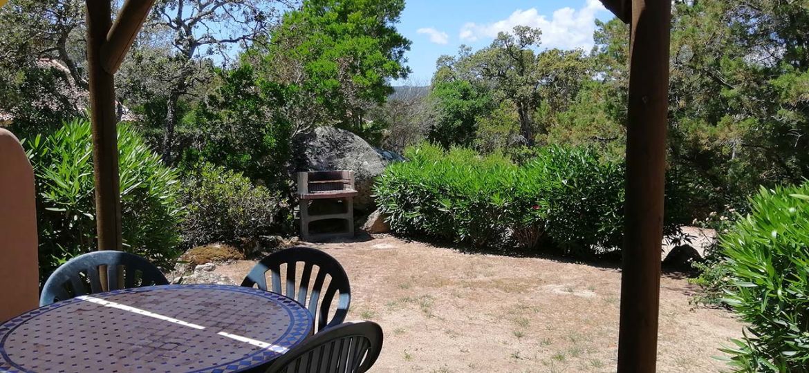 Vue jardin studio Santa Giulia