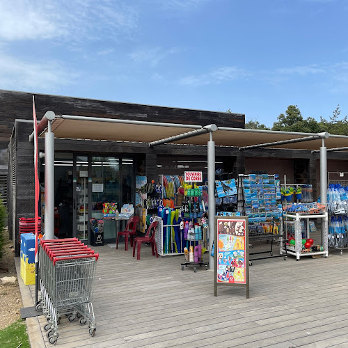 Mini market proche de la résidence à Santa Giulia